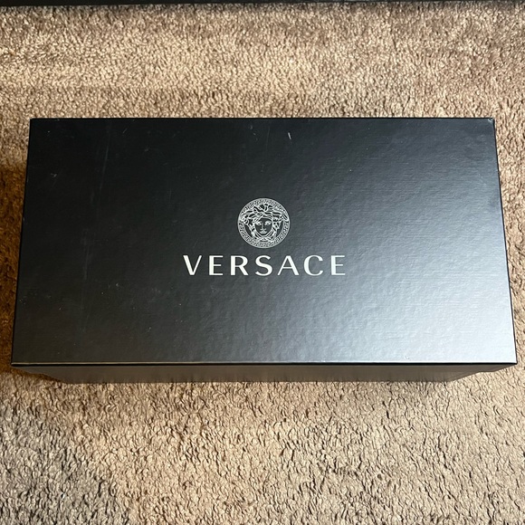 VERSACE PALAZZO POOL SLIDES - Picture 6 of 9